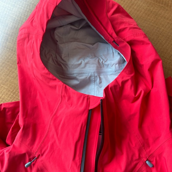 Stio Men's 100% Nylon Rain Jacket Red Waterproof Pockets Soft Shell Full Zip XL - Picture 2 of 14